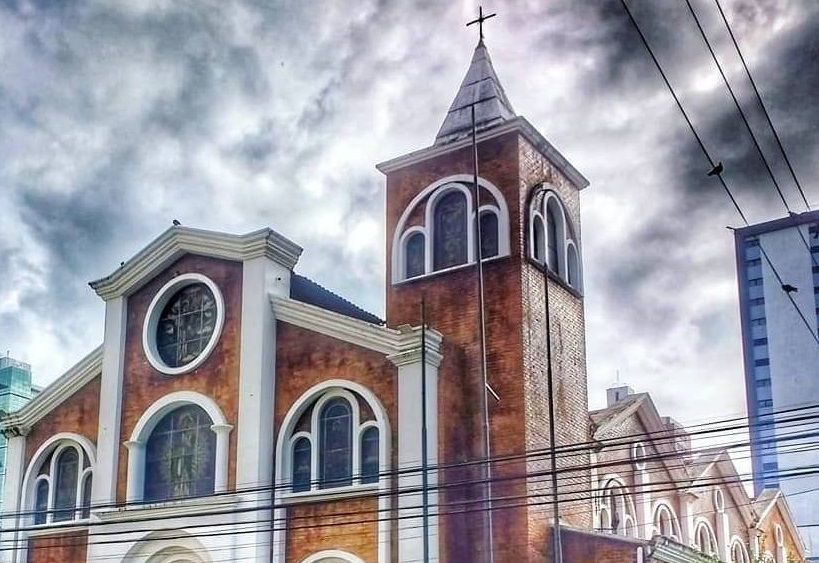 Imagem de capa - Fiéis católicos resistem a padres ideológicos