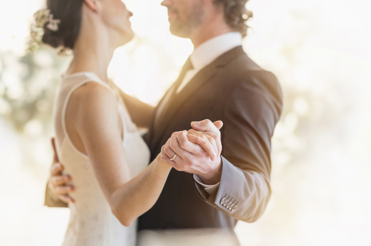 USA, New Jersey, Bride and groom dancing