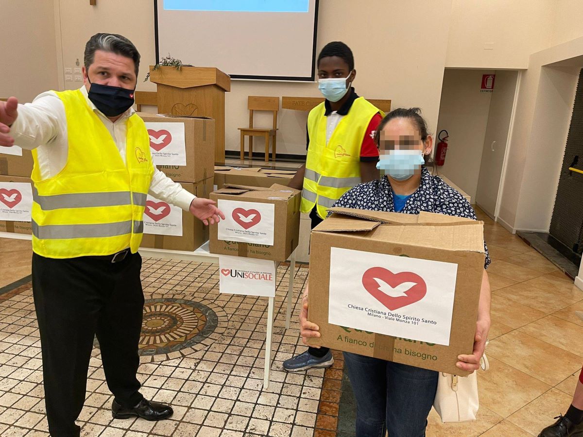 Imagem de capa - Unisocial Itália entrega 180 cestas básicas para famílias necessitadas
