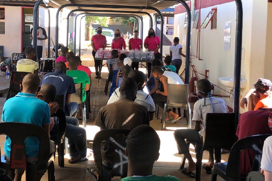 Estudantes deficiência visual apoio voluntárias Botsuana pandemia
