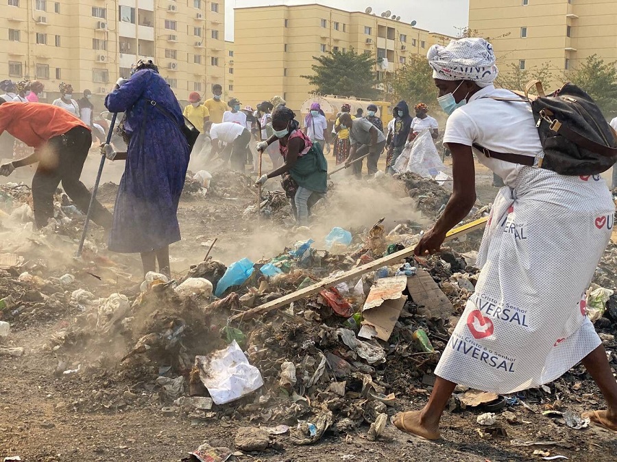 Imagem de capa - Angolanos realizaram grande mutirão de limpeza em Cacuaco