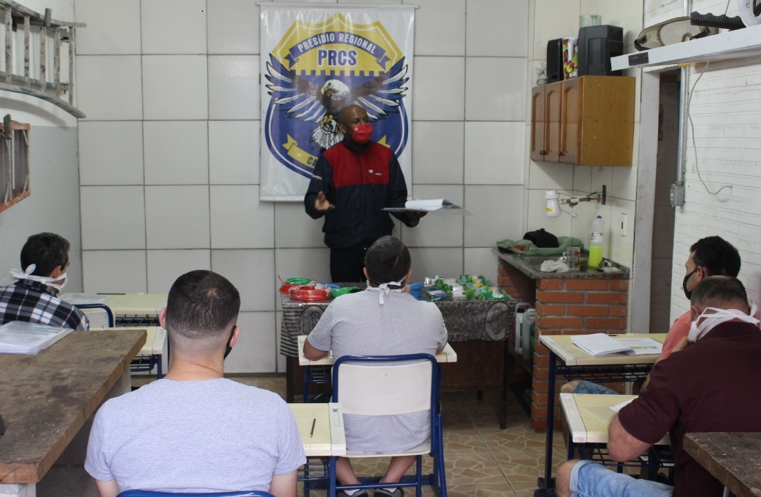 Imagem de capa - Detentos participam de curso profissionalizante de elétrica no Rio Grande do Sul