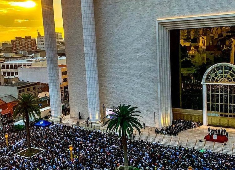 TS post blog Godllywood Cris