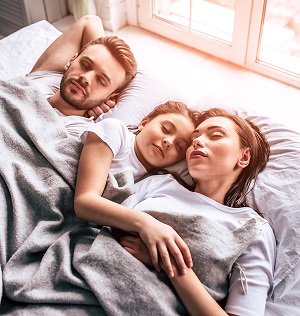 Imagem de capa - Os filhos devem dormir com os pais?