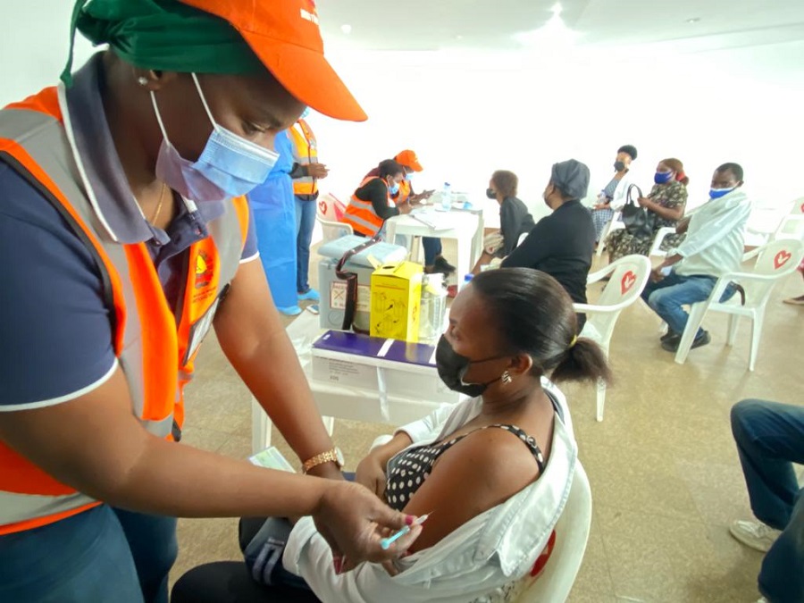 Imagem de capa - Templos da Universal se tornaram pontos de vacinação em Moçambique
