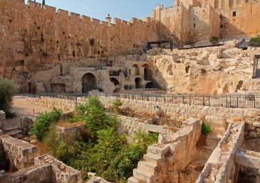Arqueólogos descobrem novos manuscritos bíblicos em Israel