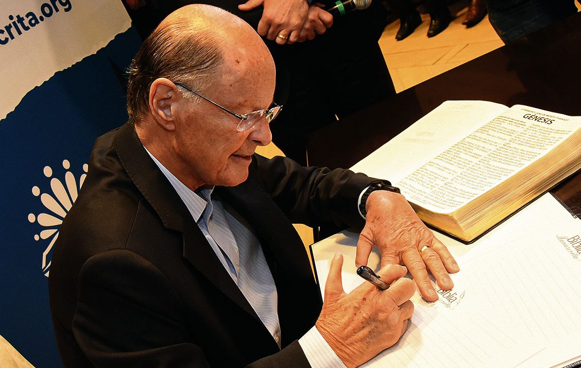 A Bíblia Manuscrita foi lançada oficialmente em todas as capitais do Brasil