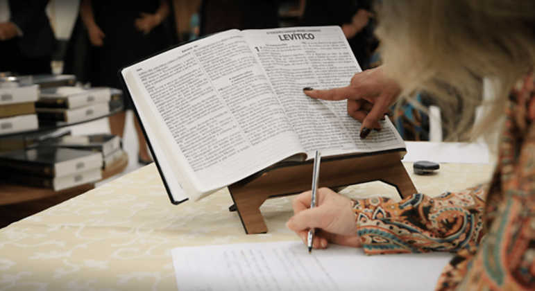 Imagem de capa - Com mais de 800 eventos, ‘Bíblia Manuscrita’ percorre o país inteiro