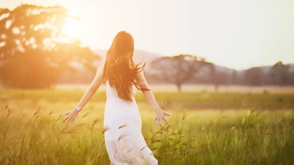 Happy,Young,Woman,On,The,Sunset,Or,Sunrise,In,Summer