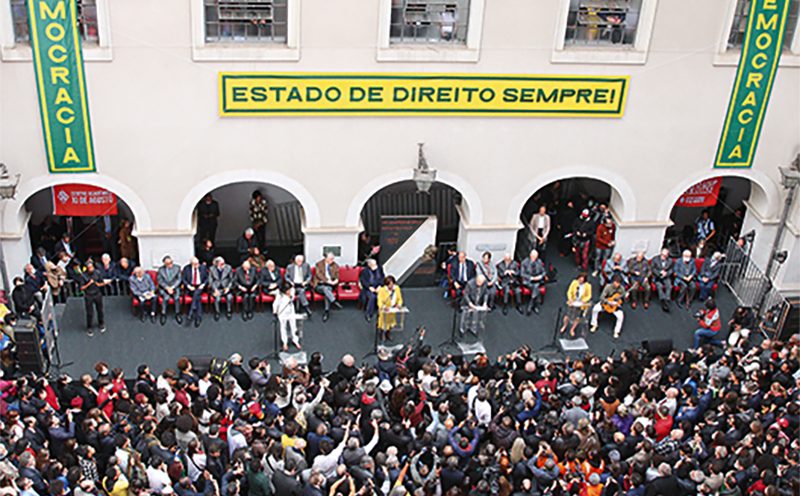 Imagem de capa - A fraude na carta da democracia