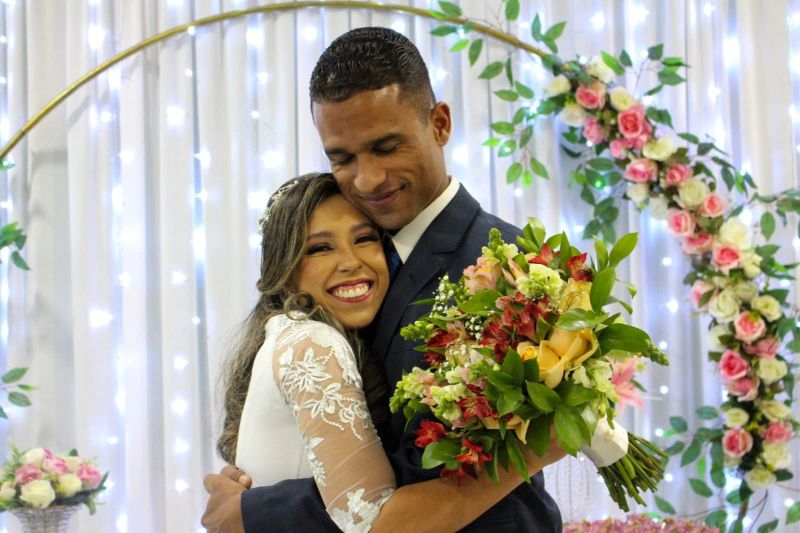 Imagem de capa - Casei na Universal: Pastor Rodrigo com sua amável noiva, Deisiene