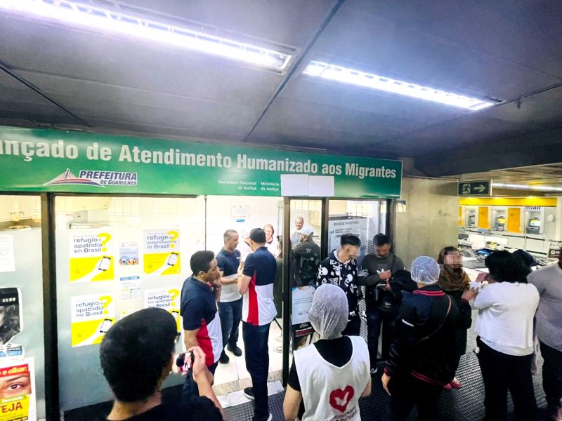 Refugiados Afegãos Recebem Ajuda Humanitária No Aeroporto De Guarulhos Sp