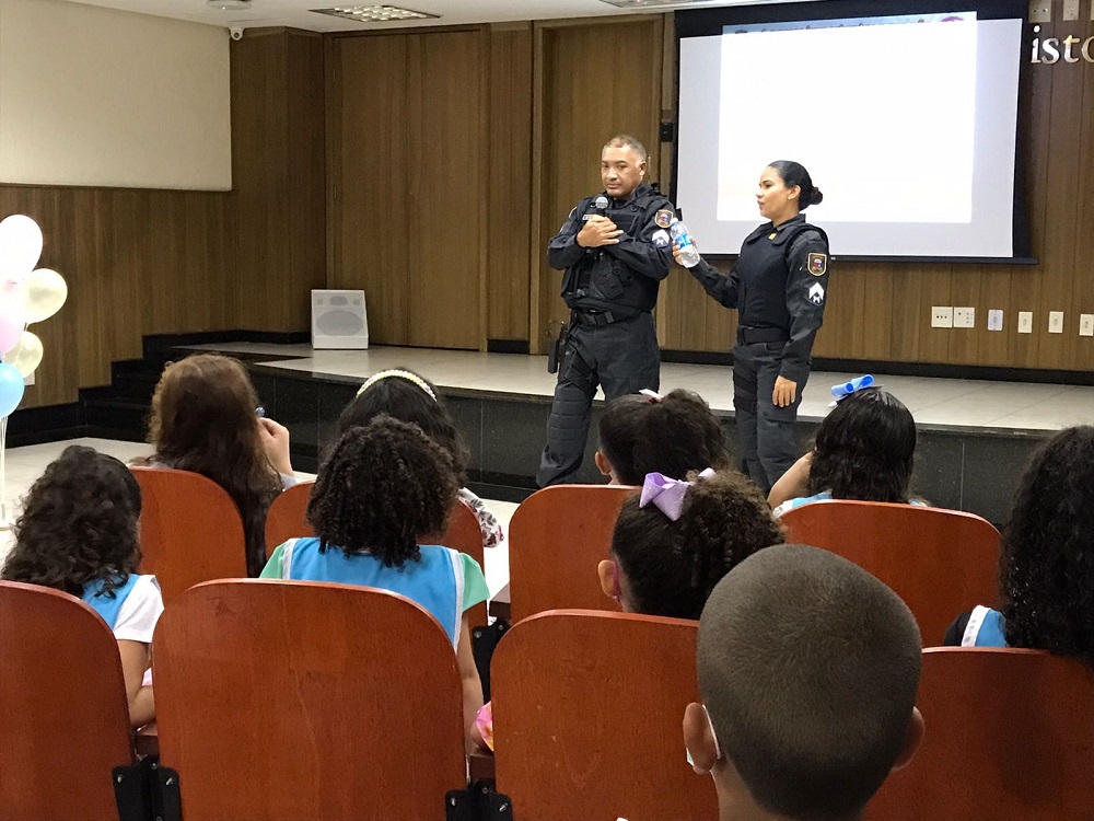 postPoliciais Militares ministraram palestra sobre segurança às crianças da EBIna categoriaAção Social