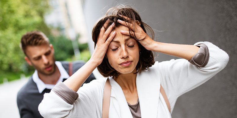 Imagem de capa - O marido põe empecilhos nos planos profissionais da esposa