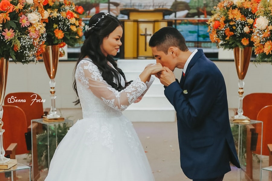 Casei na Universal: auxiliar de Pastor Ricardo e sua noiva Priscila