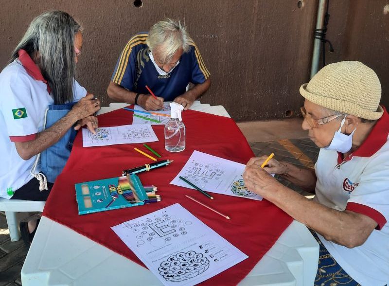 Idosos Têm A Oportunidade De Aprender A Ler E Escrever 7921