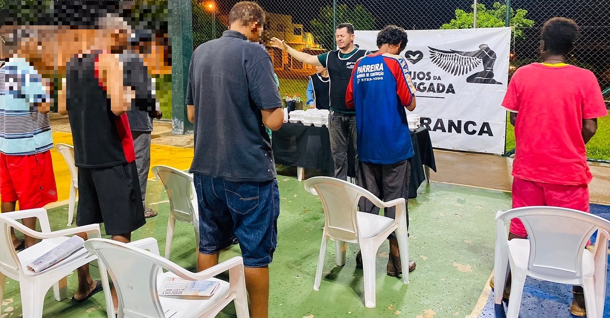 postAcontece primeira ação do Anjos da Madrugada em Francana categoriaAção Social