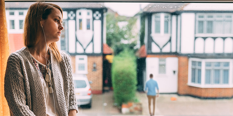 Imagem de capa - O namorado dela se afastou e disse que está com problemas com a ex