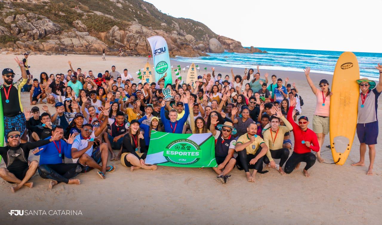 Campeonato de surf reuniu centenas de jovens no estado de Santa Catarina