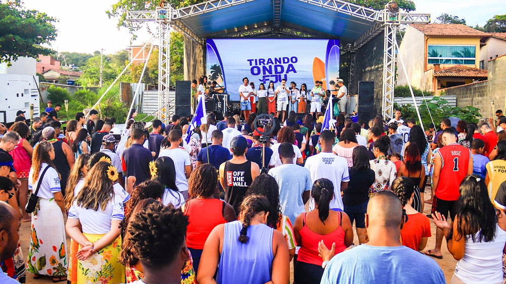 “Tirando Onda” reuniu dezenas de jovens em Vila Velha, no estado do Espírito Santo