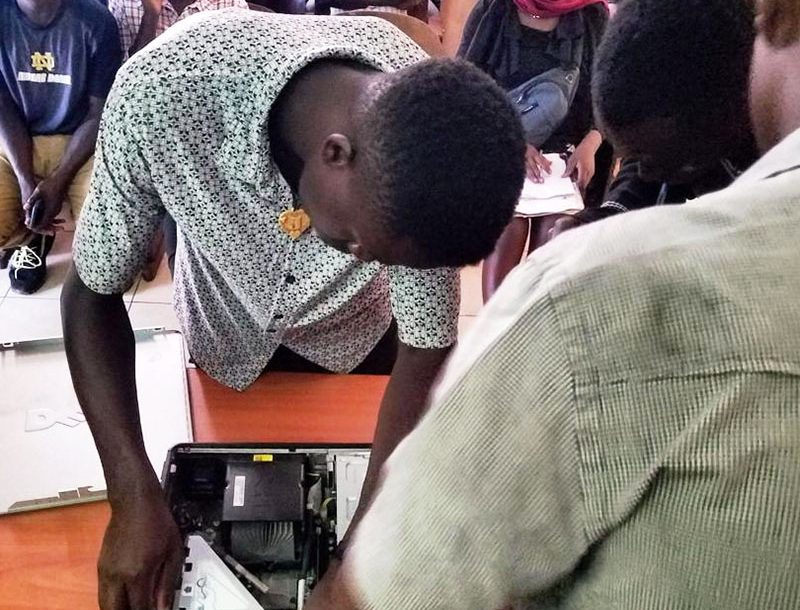 Imagem de capa - Programa para férias oferece cursos gratuitos a jovens ugandeses