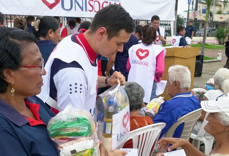 Imagem de capa - Doação de alimentos ajuda a suprir necessidades de famílias carentes no Equador