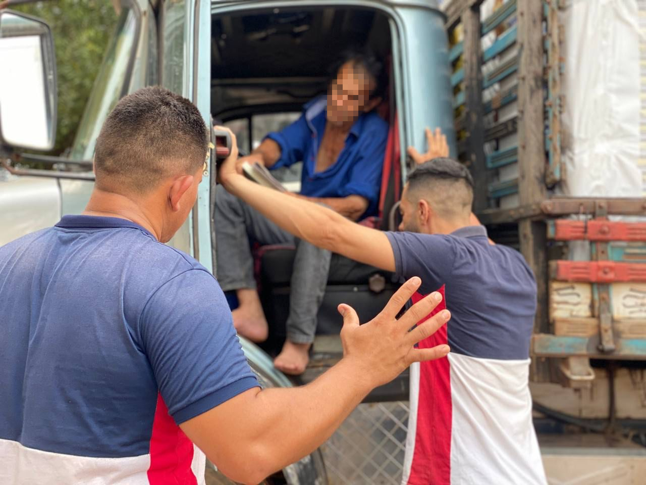 Guardiões da Estrada presta assistência a caminhoneiros em Goiás
