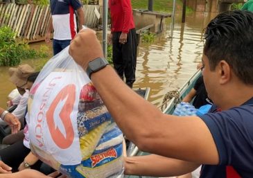 Voluntários enfrentaram baixas temperaturas para levar ajuda aos sofridos, na Grécia