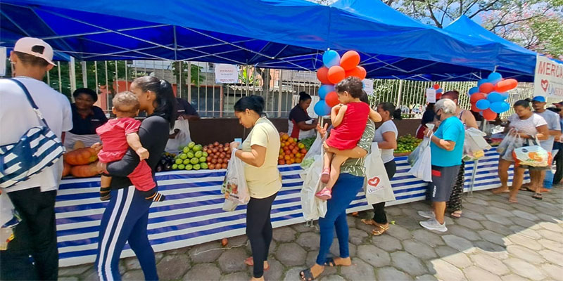 Mercado Solidário leva alimentos a necessitados