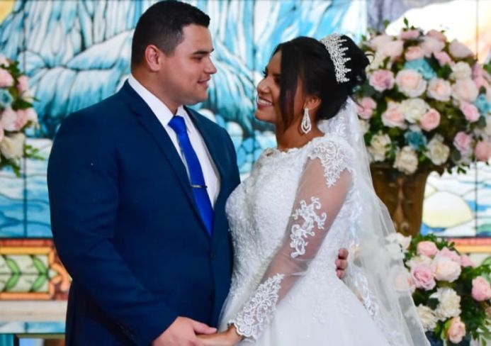 Pastor Natanael e sua noiva, Mayara.png