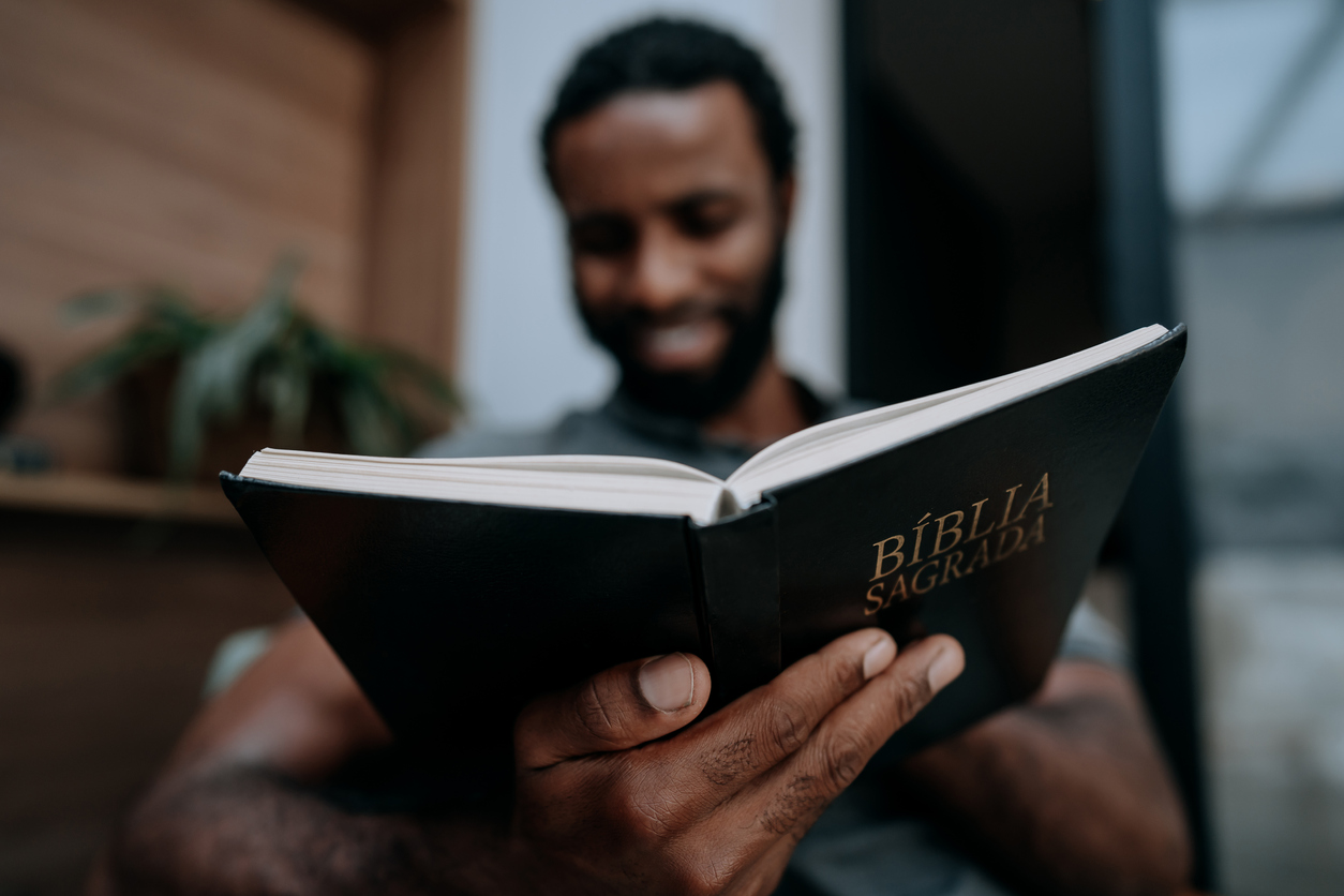 Imagem de capa - Como a leitura da Bíblia pode influenciar positivamente sua vida