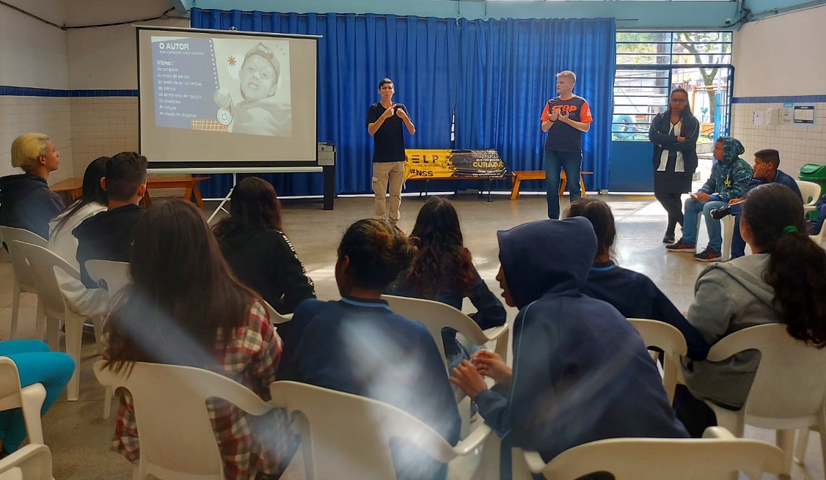 postHelp realiza ações em escola bilíngue para surdosna categoriaComportamento