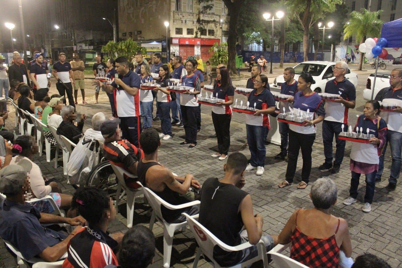 Imagem de capa - Projeto Anjos da Madrugada acolheu centenas de pessoas em Recife, capital pernambucana