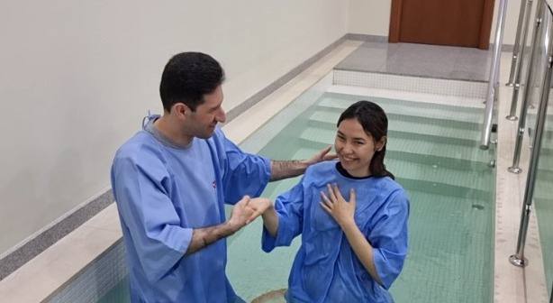 Elina viajou 1.300 km, de Ufá até Moscou (Rússia), para buscar a presença de Deus