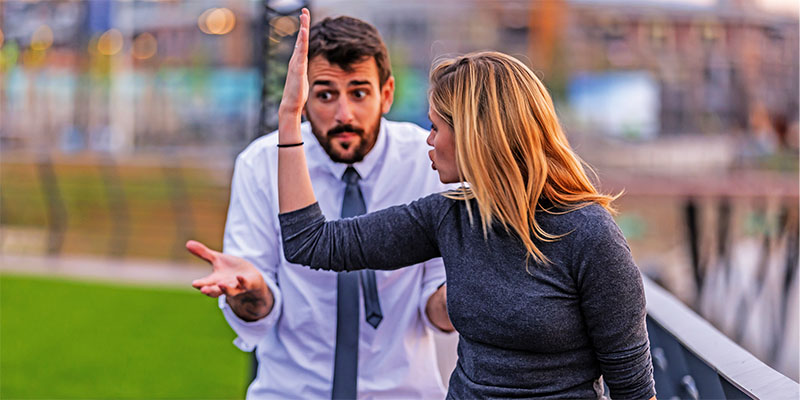 Imagem de capa - Ele é xingado pela namorada