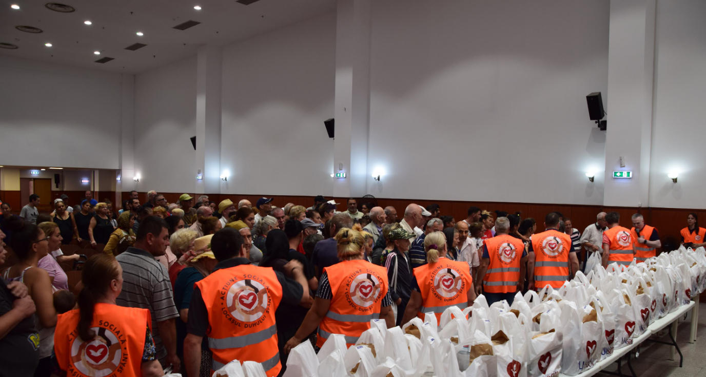 Imagem de capa - População carente da Romênia recebe doação de mais de 1 tonelada de alimentos