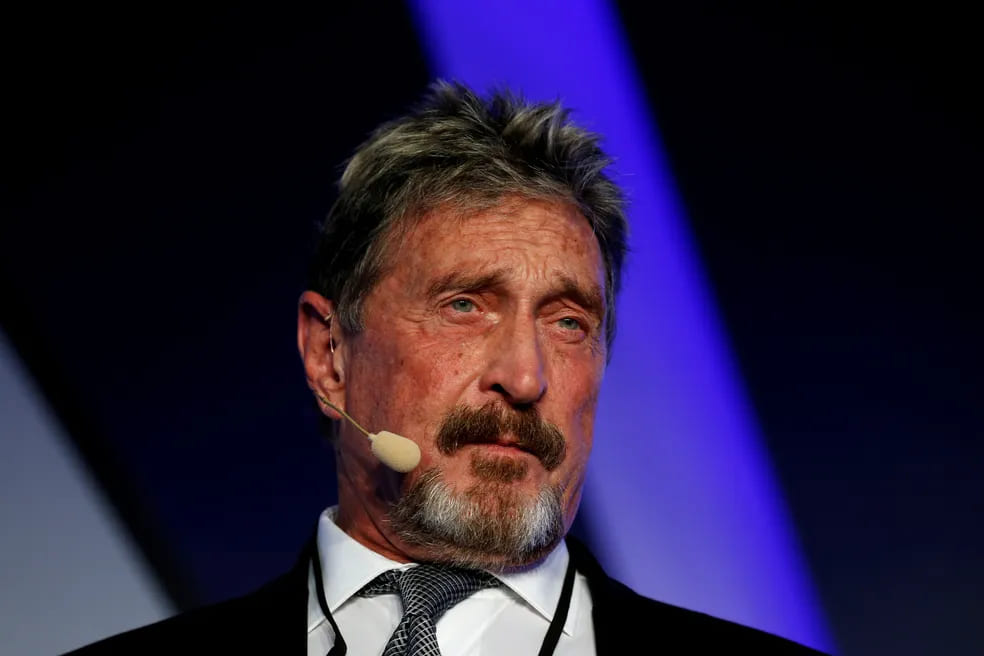 postTribunal decide que morte de John McAfee foi suicídiona categoriaEm Foco