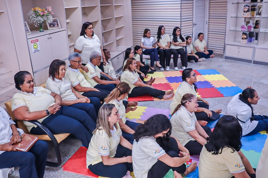 Imagem de capa - Educadoras da EBI participam de oficina especial na Catedral de Del Castilho