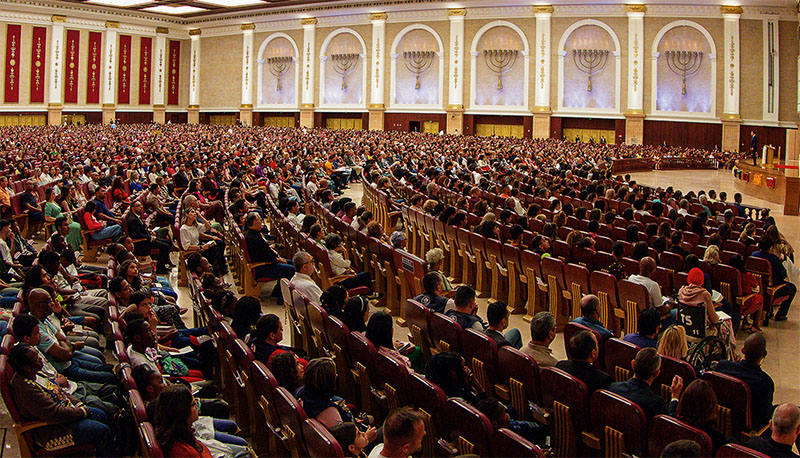 Imagem de capa - Encontrando a Deus no Altar