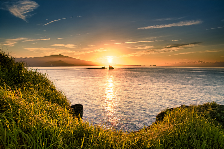 Sunrise at Jeju waterfront cliff VD702