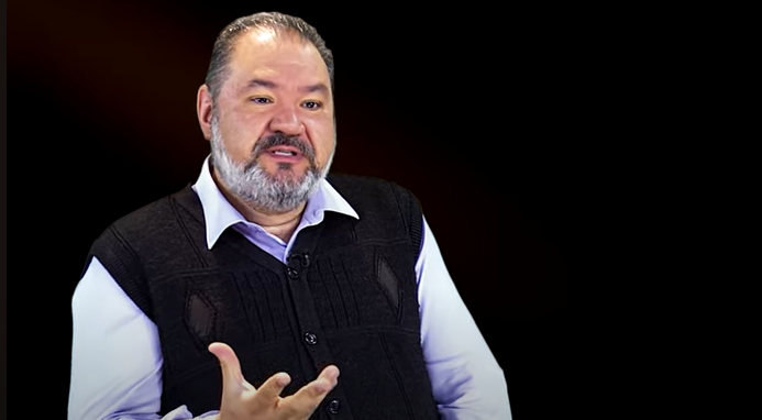 Ele era homessexual e tinha preconceito contra a Universal