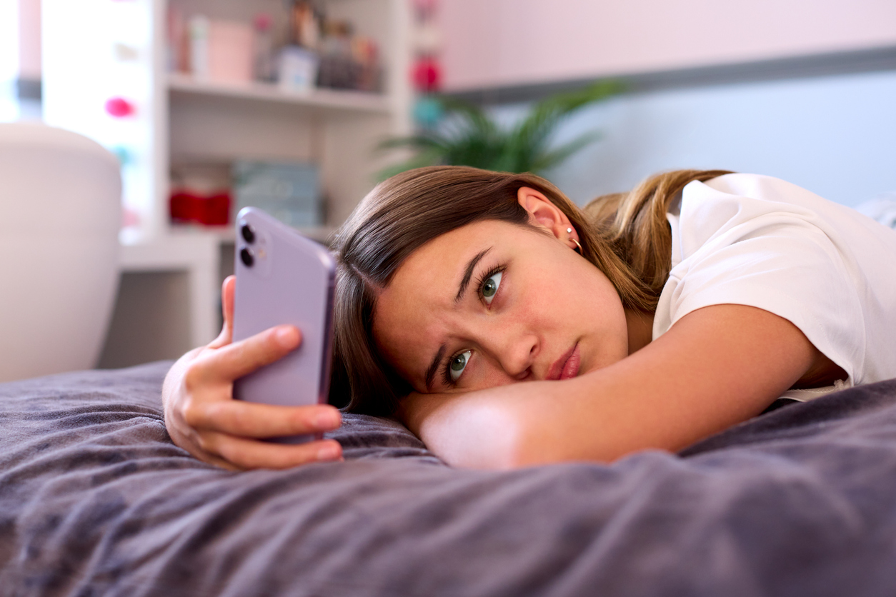 Imagem de capa - Uso excessivo de celular afeta a saúde mental do adolescente, diz estudo