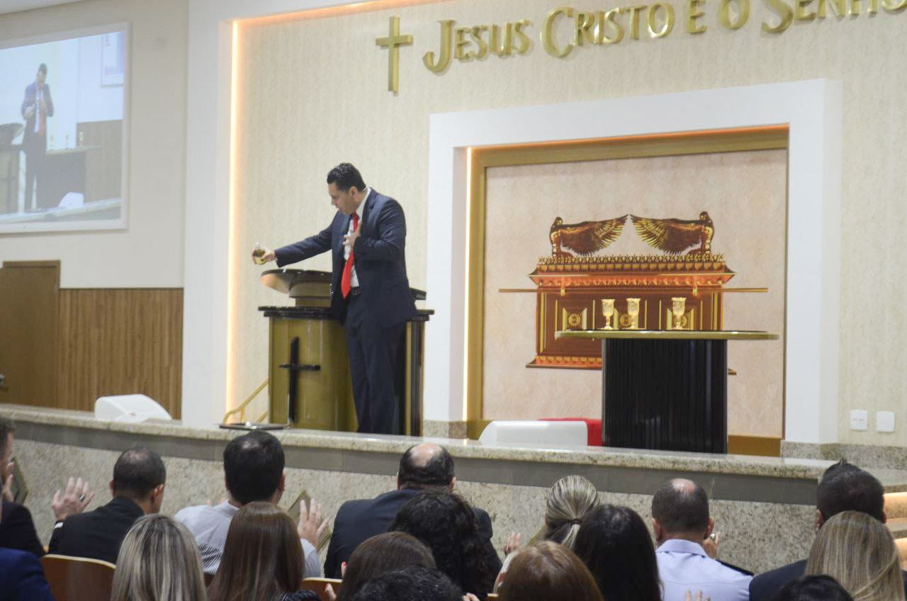 postConfira como foi a inauguração da Catedral da Universal em Uruguaianana categoriaEm Foco