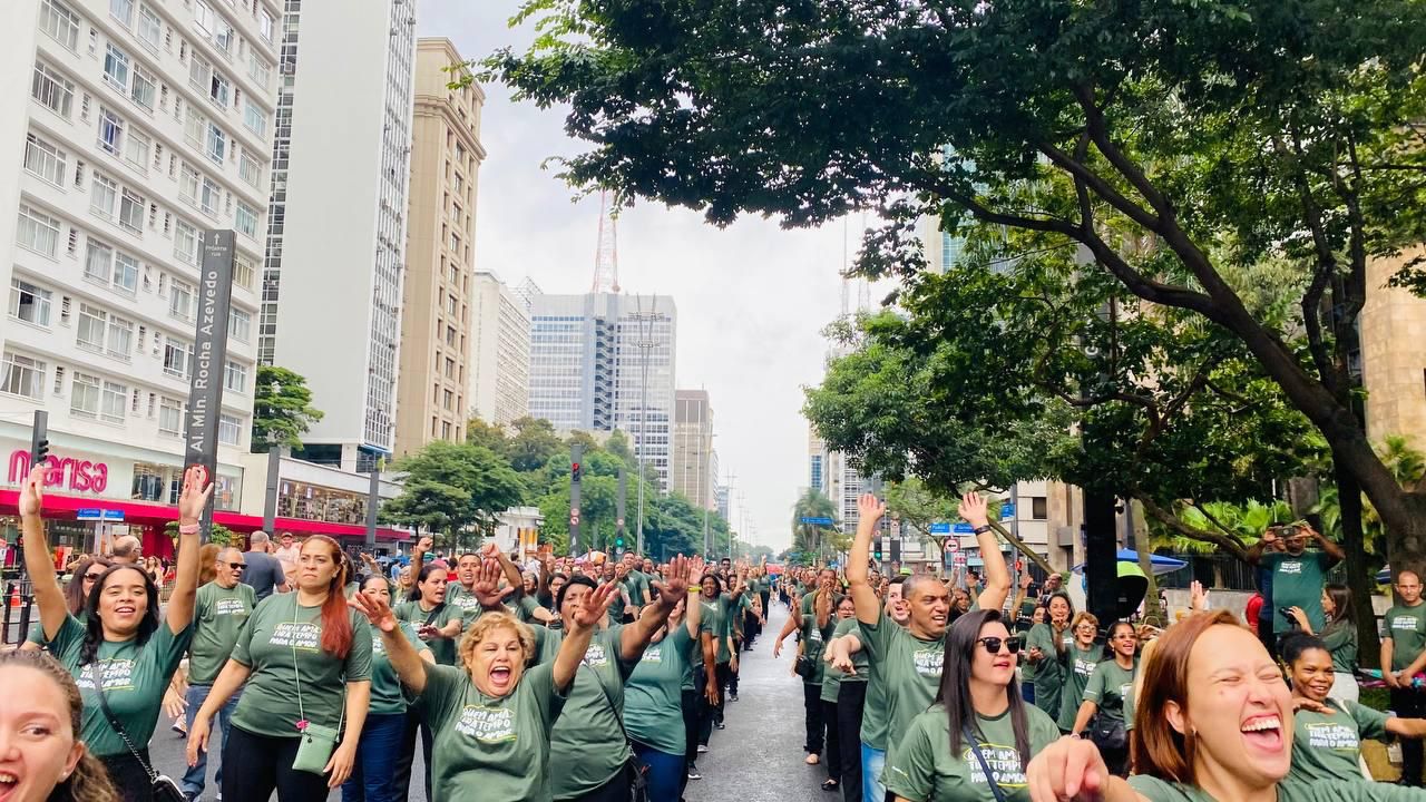 Imagem de capa - Auxiliares da Terapia do Amor (TdA) realizam “Flash mob” na avenida Paulista
