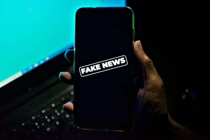 Pesquisa mostra a relação dos brasileiros com as fake news