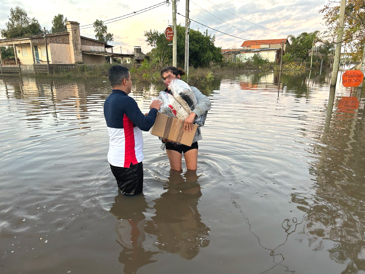 postMais de 500 famílias atingidas nas inundações recebem apoiona categoriaNo Uruguai