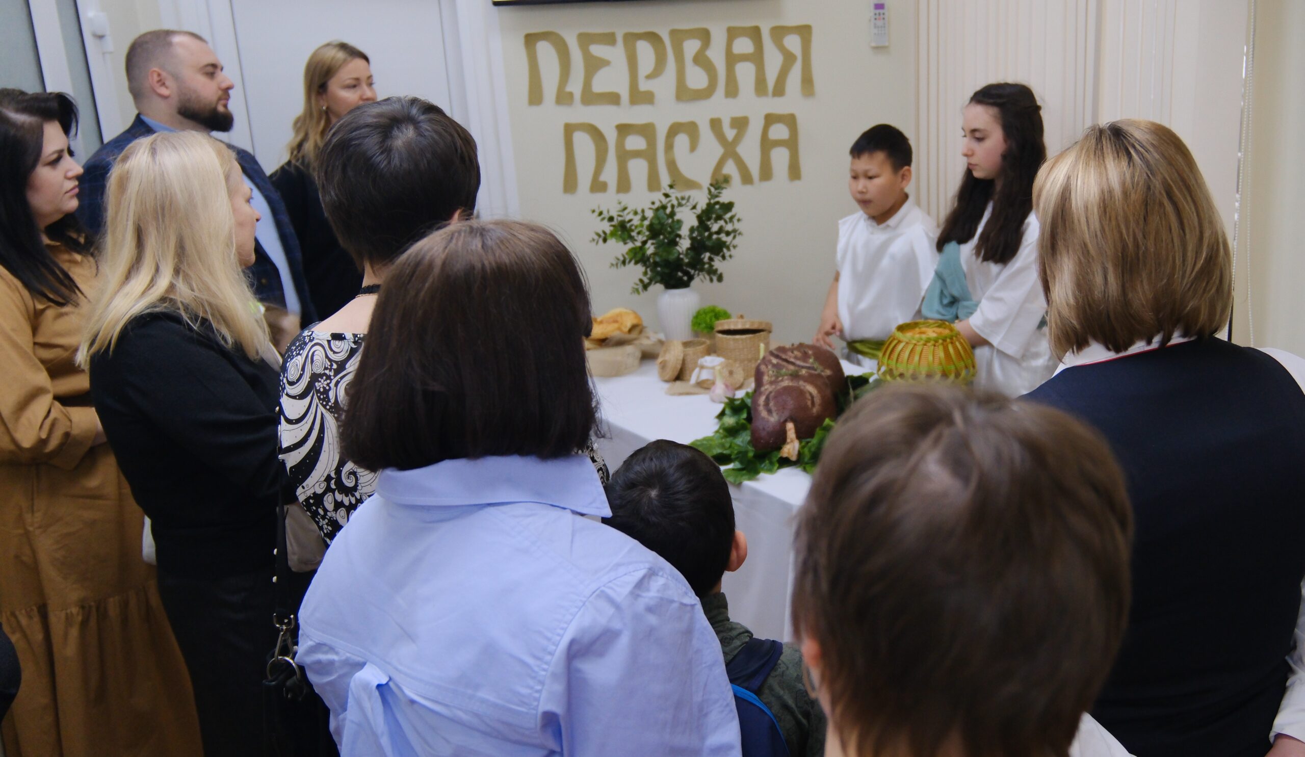 Imagem de capa - Feira bíblica leva o real significado da Páscoa aos russos