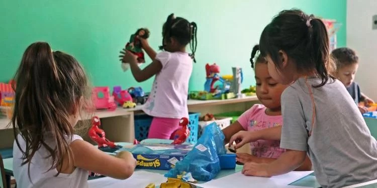 Imagem de capa - Porto Alegre retoma aulas em 18 escolas municipais na segunda-feira