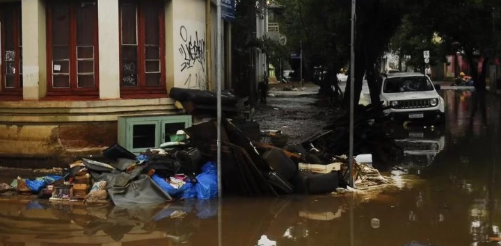 postPorto Alegre vive mais um dia de colapso com alagamentos generalizados e chuvas torrenciaisna categoriaEm Foco