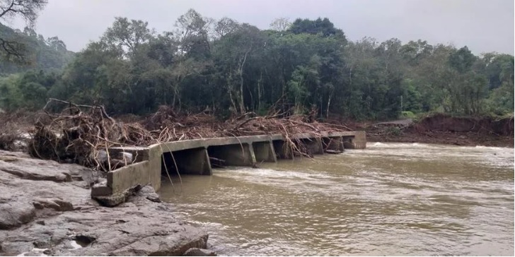 postEstradas seguem bloqueadas no interior de Caxias do Sulna categoriaEm Foco